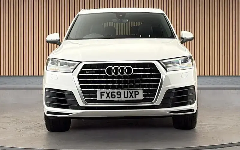 Used Audi Q7 S-Line 286 HP (210 kW) 2019 Carrara white/carrara white SUV