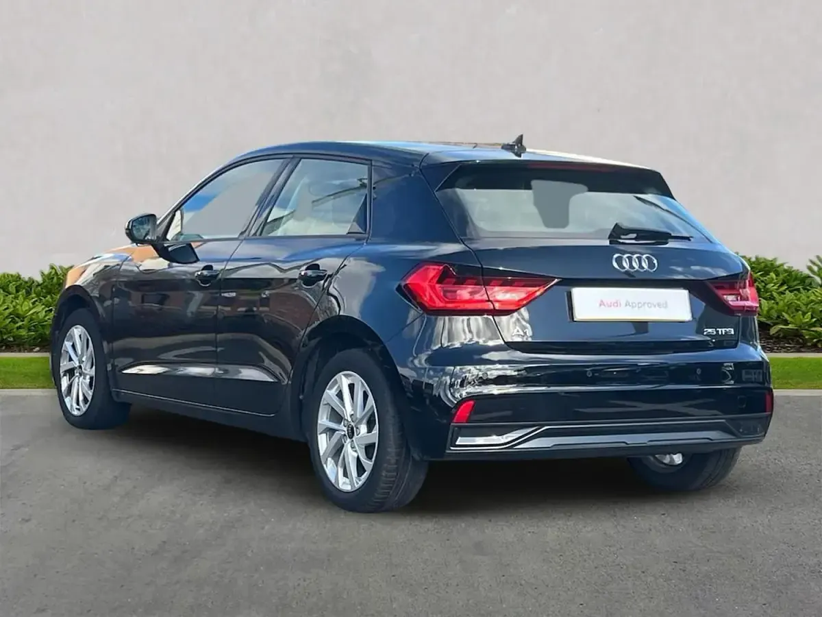 Używany Audi A1 Sport 95 KM (69 kW) 2023 Czarny SUV