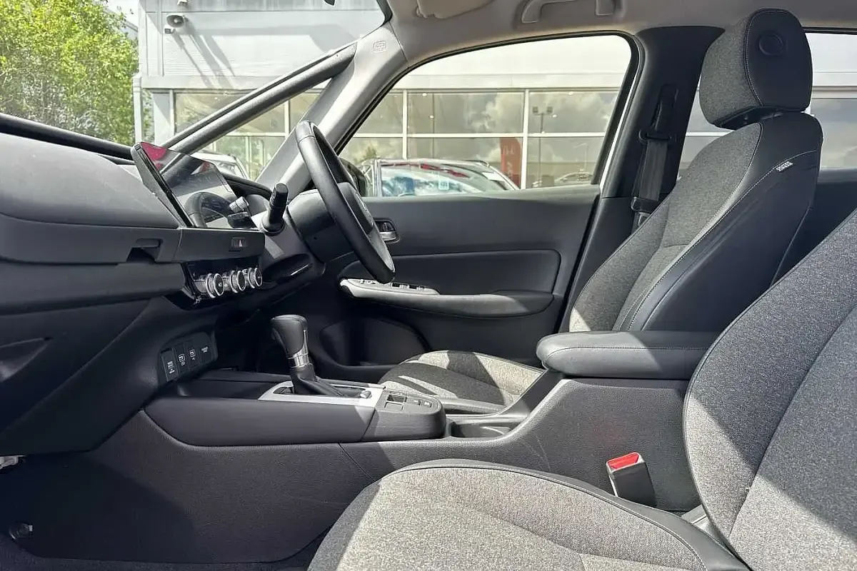 Used Honda Jazz Hybrid 109 HP (80 kW) 2023 White Hatchback