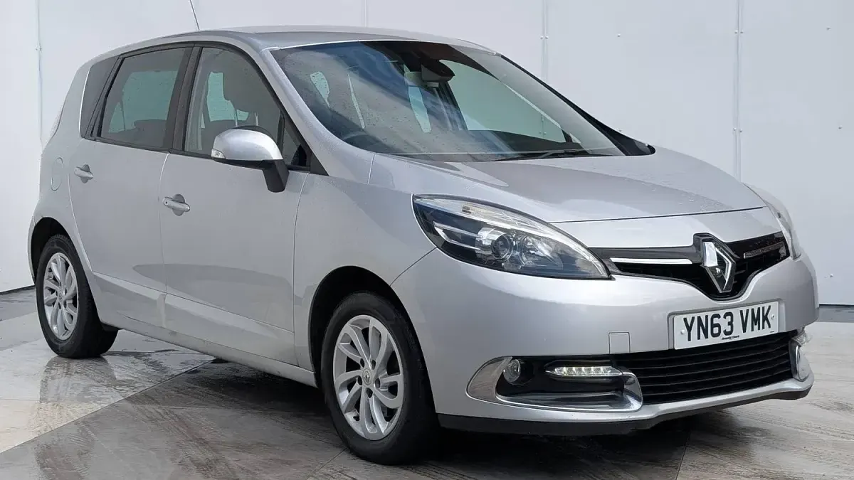 Used Renault Scénic III Dynamique 2013 Silver MPV