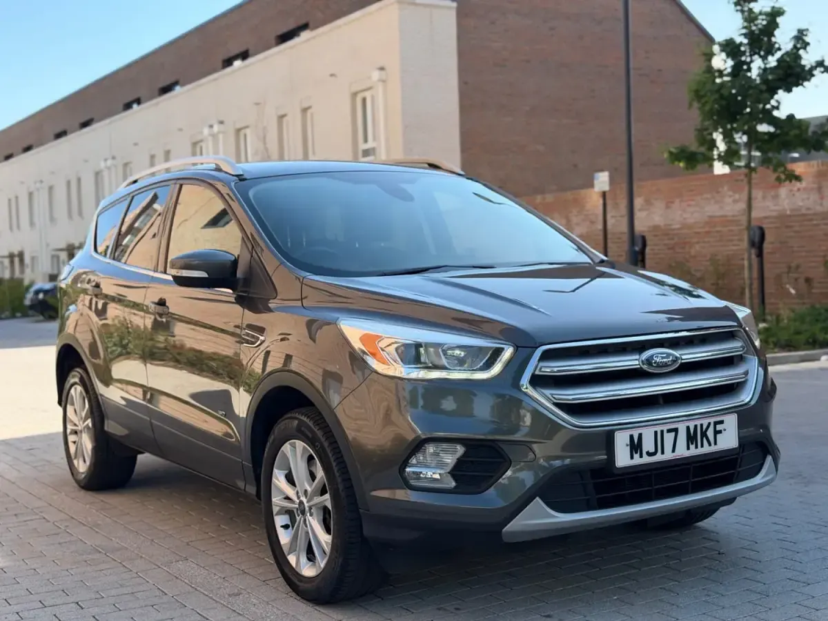Begagnad Ford Kuga Titanium 182 HK (133 kW) 2017 Grå SUV