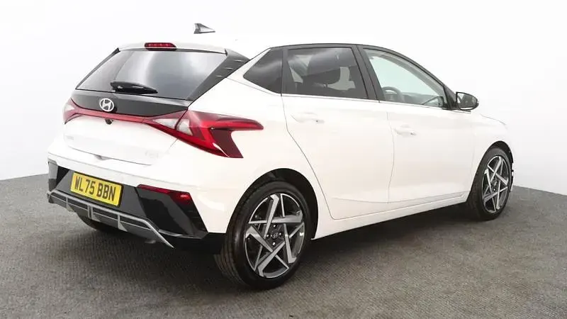 New Hyundai i20 Premium 100 HP (73 kW) 2025 White Hatchback