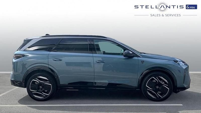 Blue Used 2025 Peugeot 5008 GT MPV | £34,934 - Image 1/4