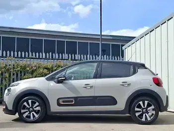 Used Citroën C3 PureTech 83 HP (61 kW) 2023 Beige Hatchback