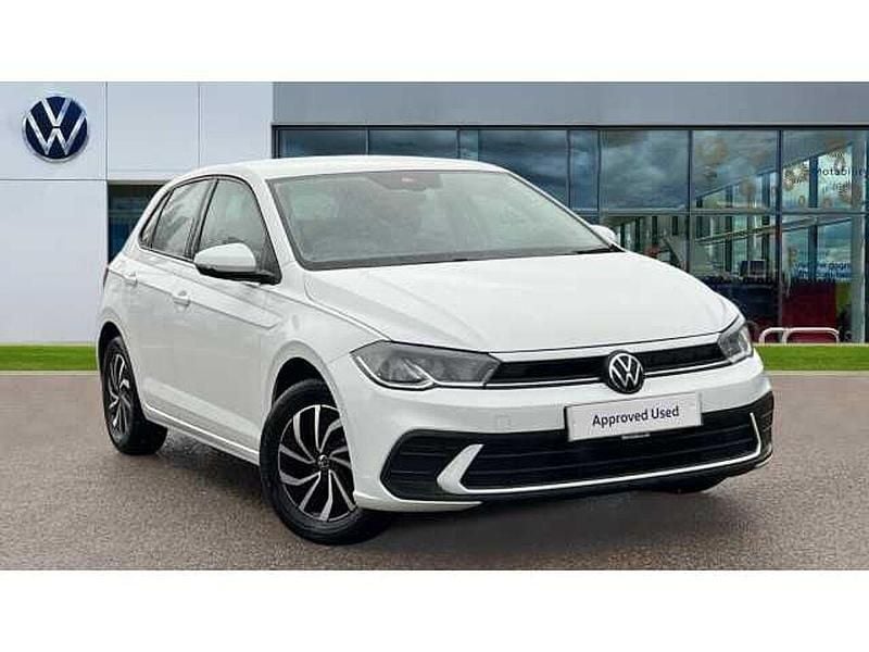 Used VW Polo Life 80 HP (58 kW) 2023 Pure white Hatchback