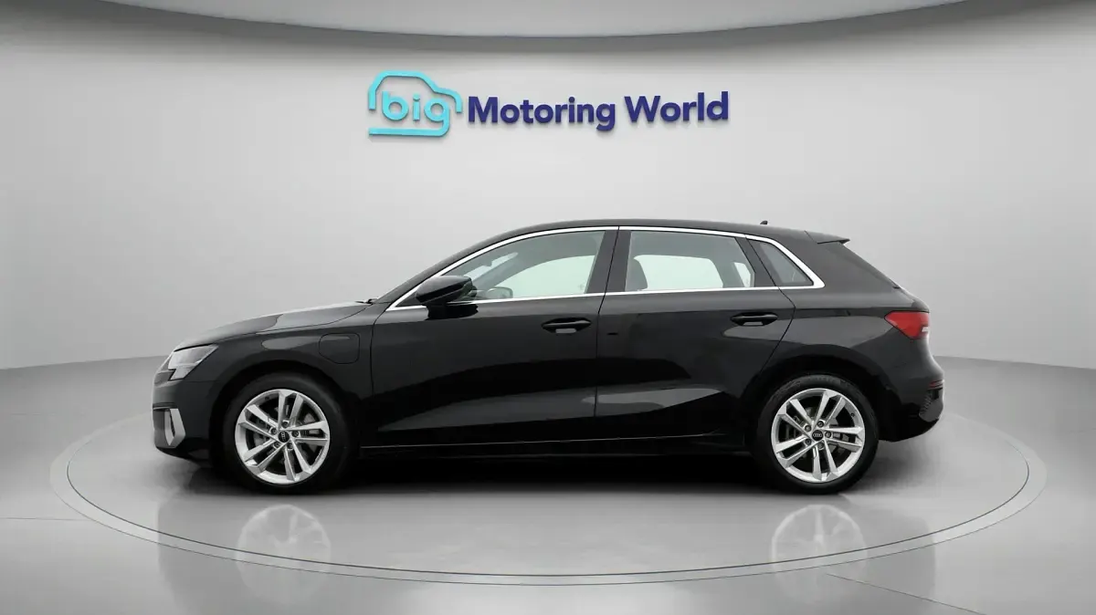 Begagnad Audi A3 Sportback e-tron Sport 204 HK (150 kW) 2024 Halvkombi