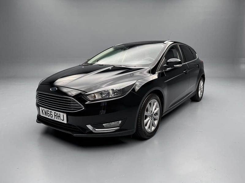 Used Ford Focus Titanium 125 HP (91 kW) 2016 Black Hatchback