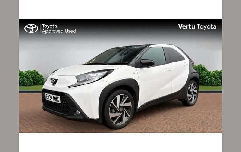 Used Toyota Aygo X 72 HP (52 kW) 2024 White SUV