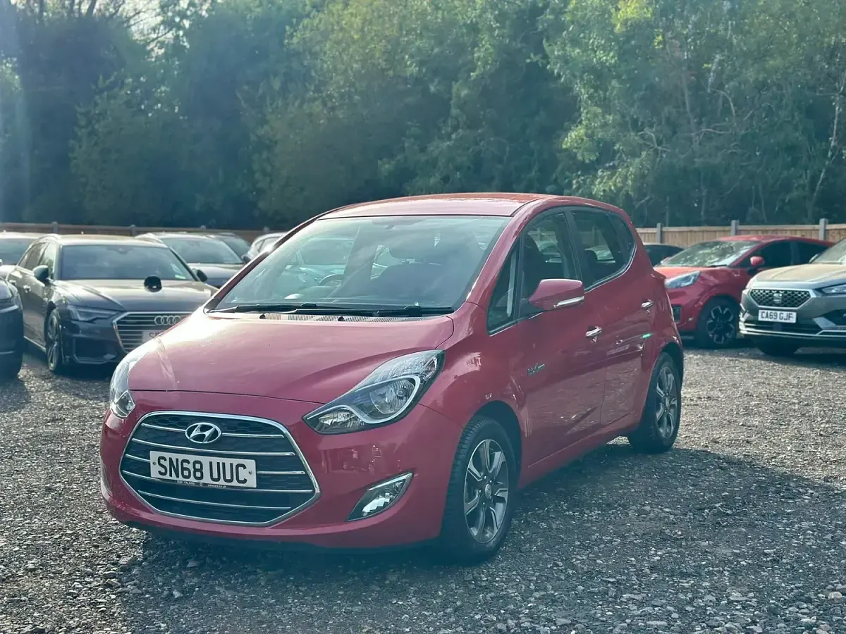 Used Hyundai i20 SE 90 HP (66 kW) 2018 Red MPV