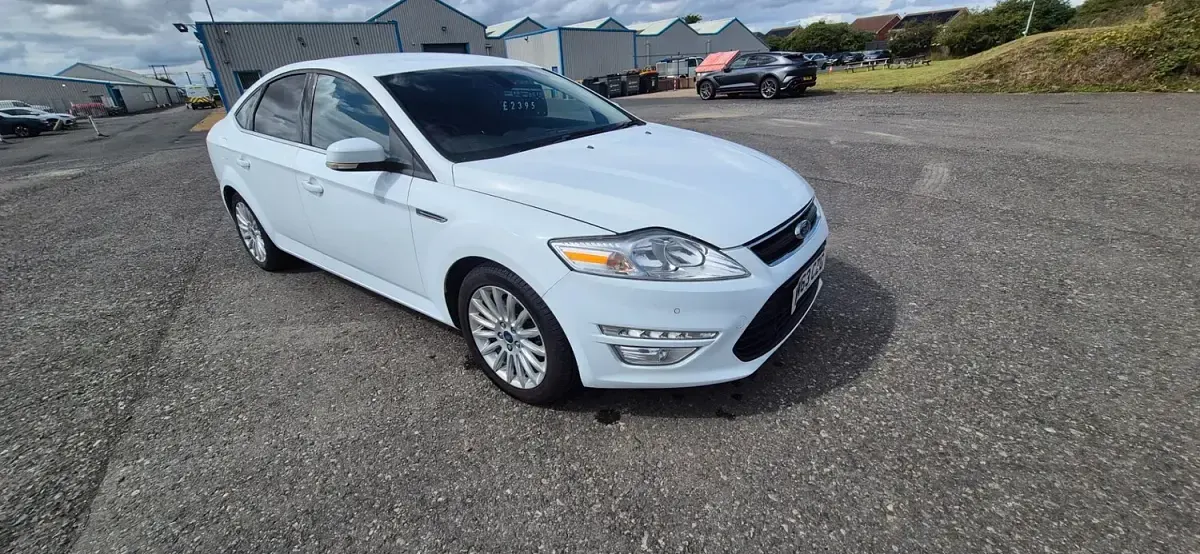 Used Ford Mondeo Business Edition 2013 White Hatchback