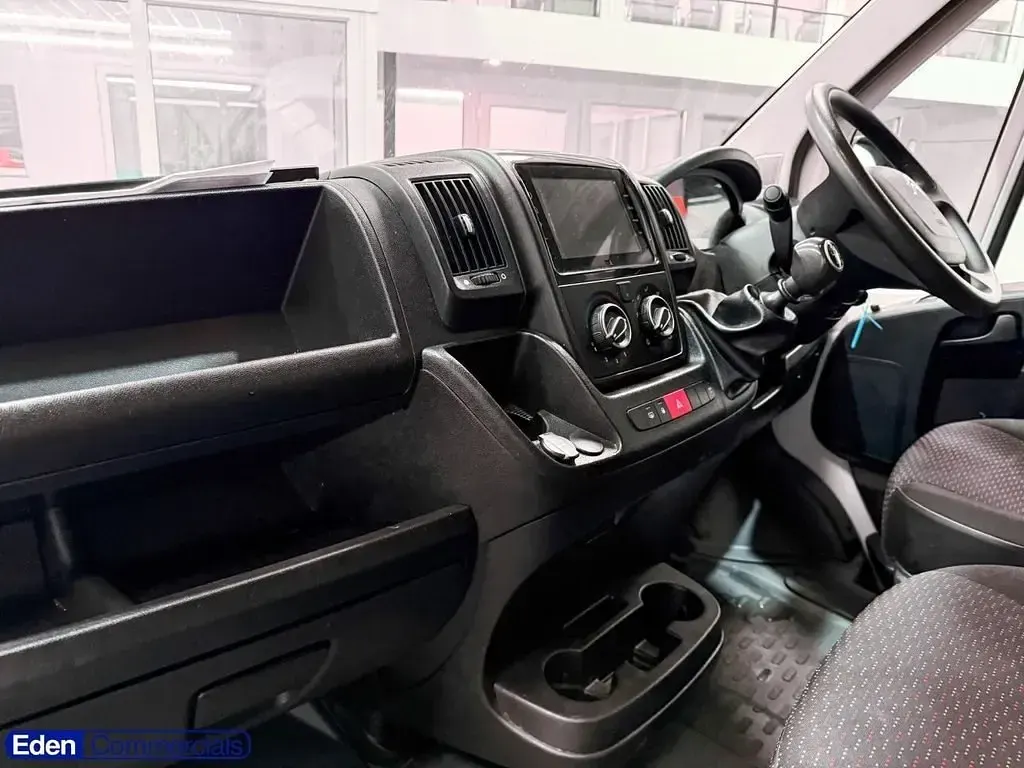 Używany Citroën Relay 140 KM (102 kW) 2023 Biały Van