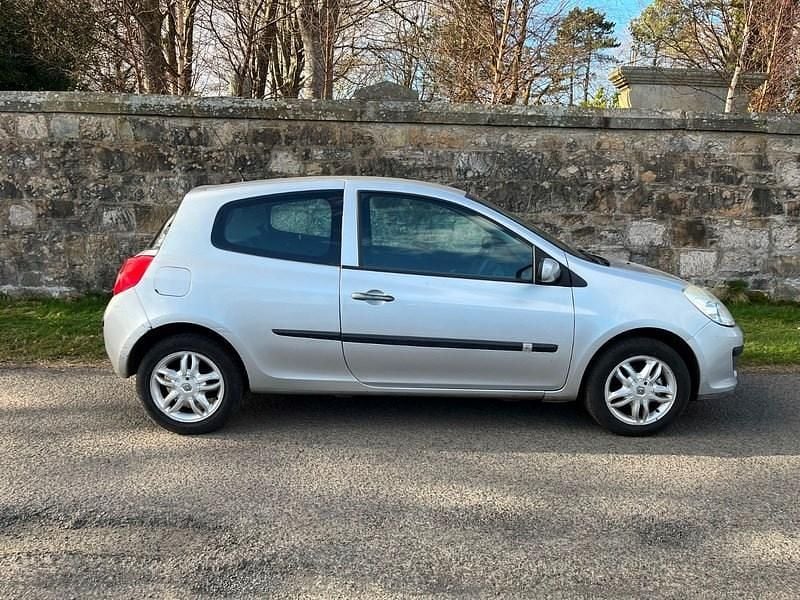 Used Renault Clio II Expression 2008 Silver Hatchback