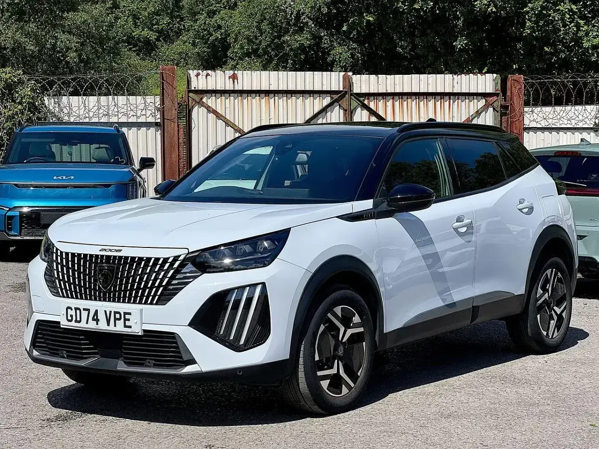 Used Peugeot 2008 GT 129 HP (94 kW) 2025 White SUV
