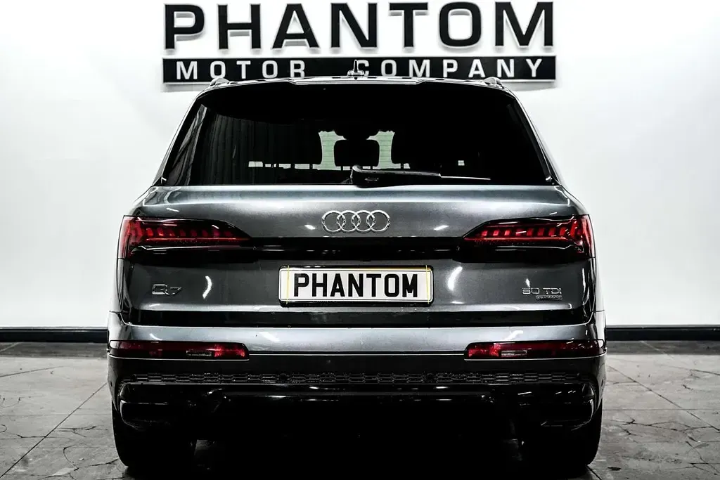 Usado Audi Q7 Black Edition 2022 Cinzento SUV