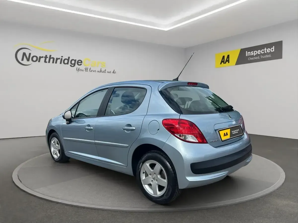 Used Peugeot 207 95 HP (69 kW) 2010 Blue Hatchback