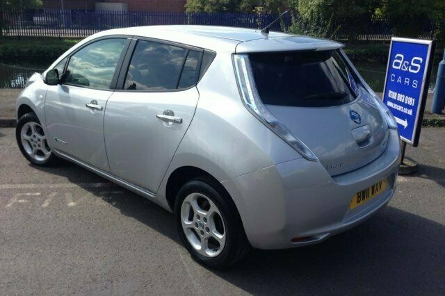 Begagnad Nissan Leaf 80 kW (109 HK) 2011 Halvkombi