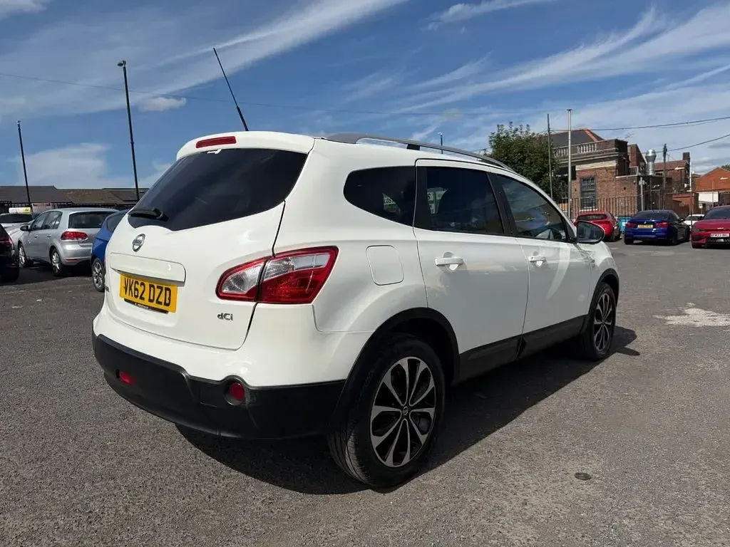 Used Nissan Qashqai +2 N-TEC 110 HP (80 kW) 2012 White SUV