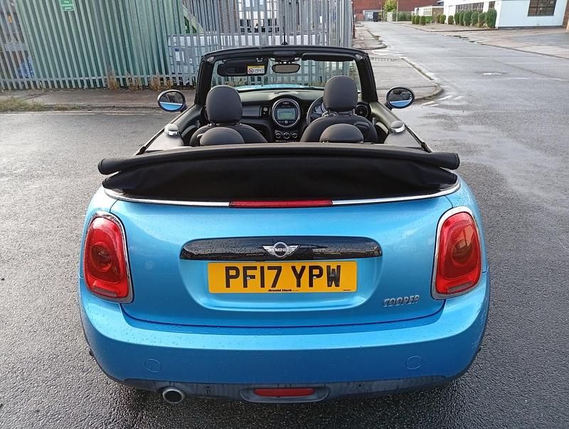 Begagnad Mini Cooper Cabriolet 2017 Blå Cab