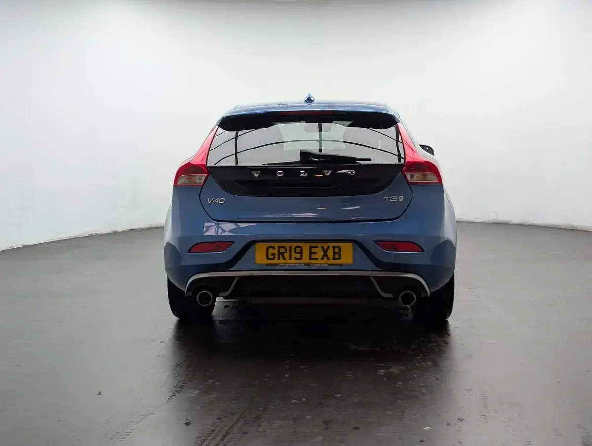Used Volvo V40 R-Design 2019 Blue Hatchback