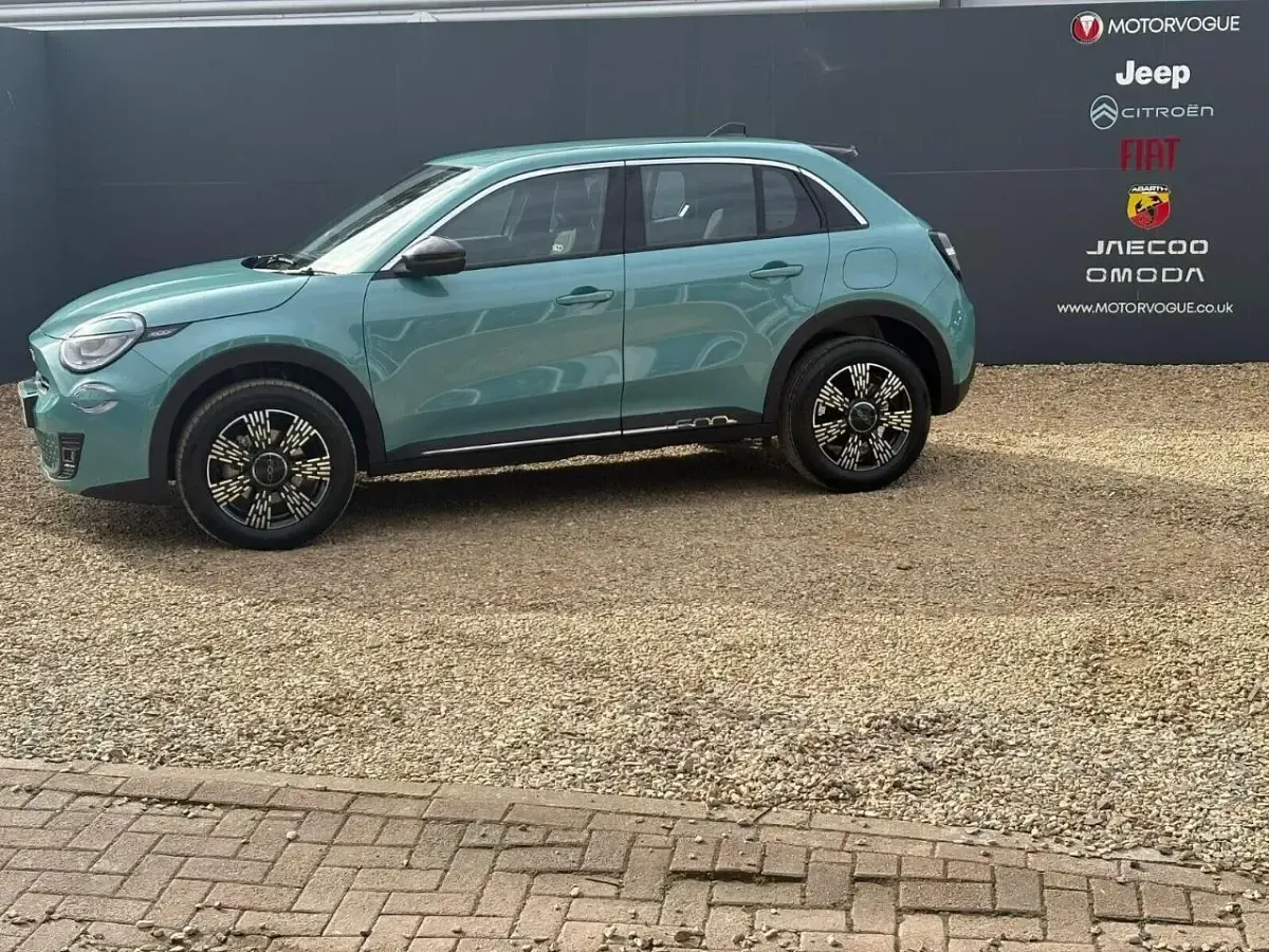 New Fiat 600 S 99 HP (72 kW) 2026 Blue SUV