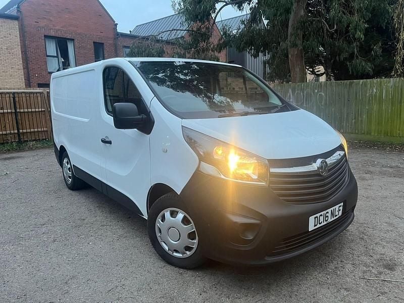 White Used 2016 Vauxhall Vivaro MPV | £2,795 (Super price) - Image 1/4