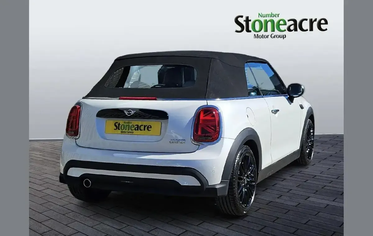 Usado Mini Cooper Cabriolet Exclusive 134 HP (98 kW) 2023 Branco Cabrios