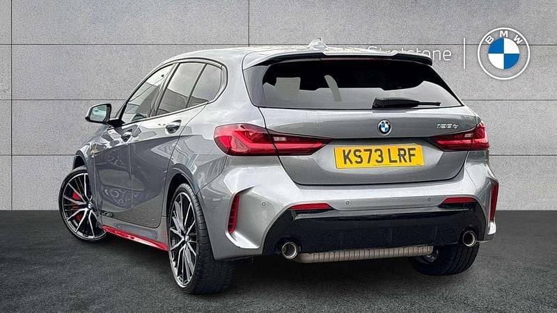 Begagnad BMW 128 Shadowline 265 HK (194 kW) 2023 Grå Halvkombi