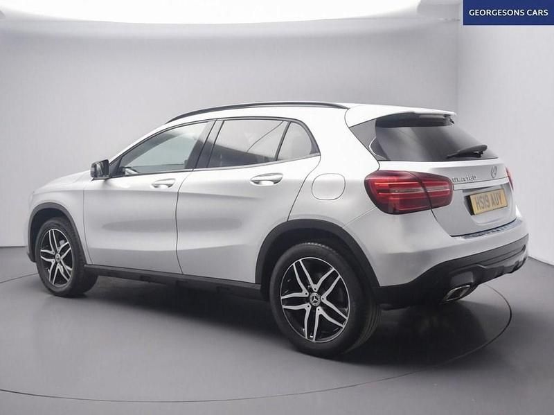 Used Mercedes GLA180 Urban 122 HP (89 kW) 2019 Silver SUV