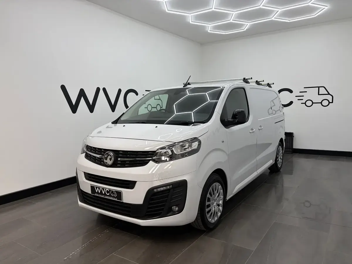 Used Vauxhall Vivaro 120 HP (88 kW) 2023 White MPV