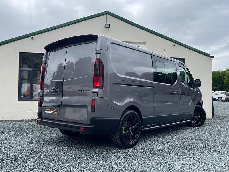 Begagnad Renault Trafic 2017 Grå Minibuss