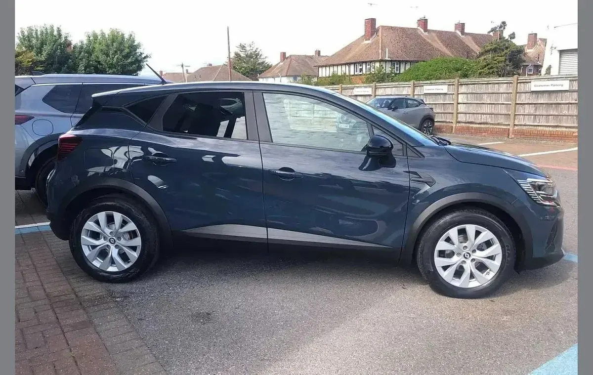 Used Renault Captur Iconic 90 HP (66 kW) 2022 Blue SUV