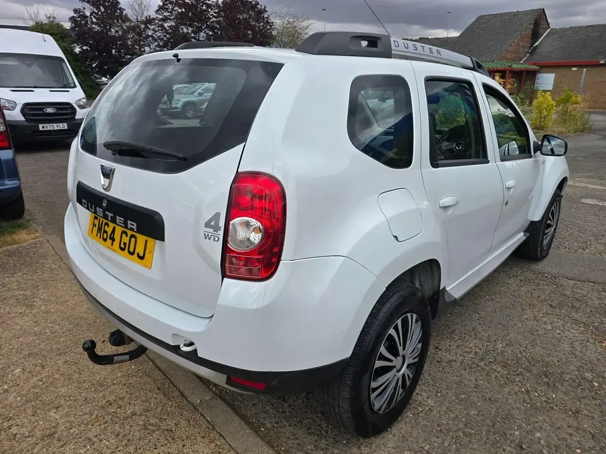 Used Dacia Duster Lauréate 2015 White SUV