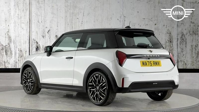 Used Mini Cooper S Hatch 201 HP (147 kW) 2025 White Hatchback
