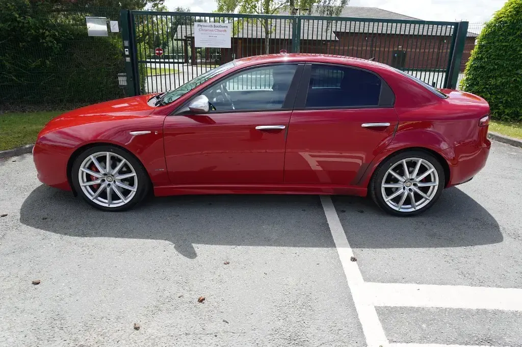 Used Alfa Romeo 159 260 HP (191 kW) 2008 Red Sedan
