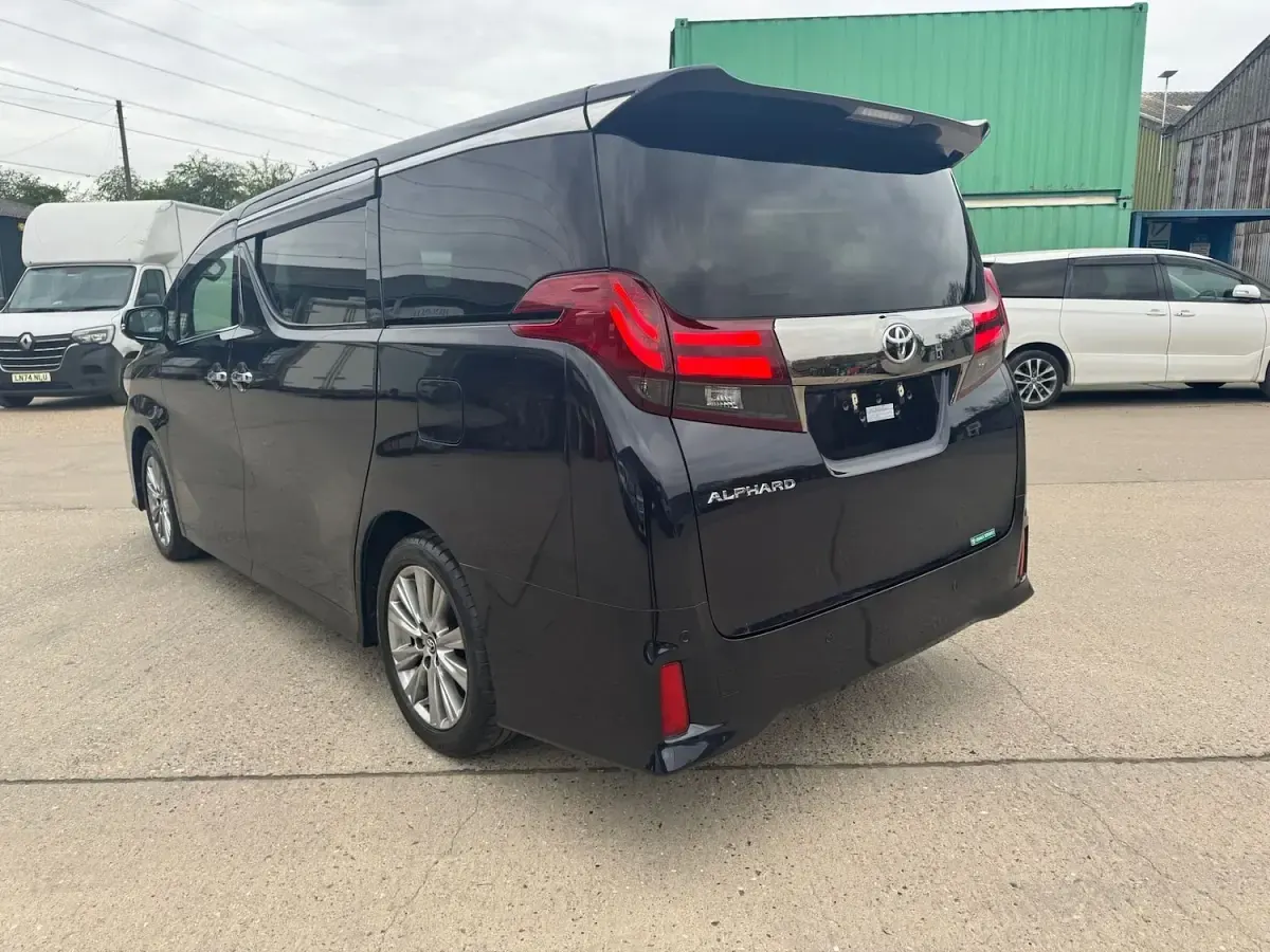 Used Toyota Alphard 180 HP (132 kW) 2017 Black MPV