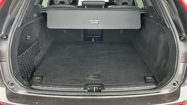 Usado Volvo XC60 Plus 197 HP (144 kW) 2023 Cinzento SUV