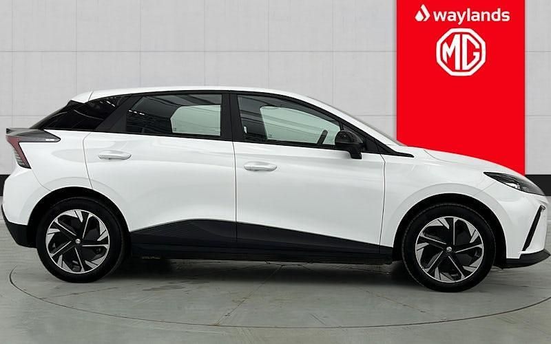 Used MG MG4 EV SE 319 kW (435 HP) 2023 White Hatchback