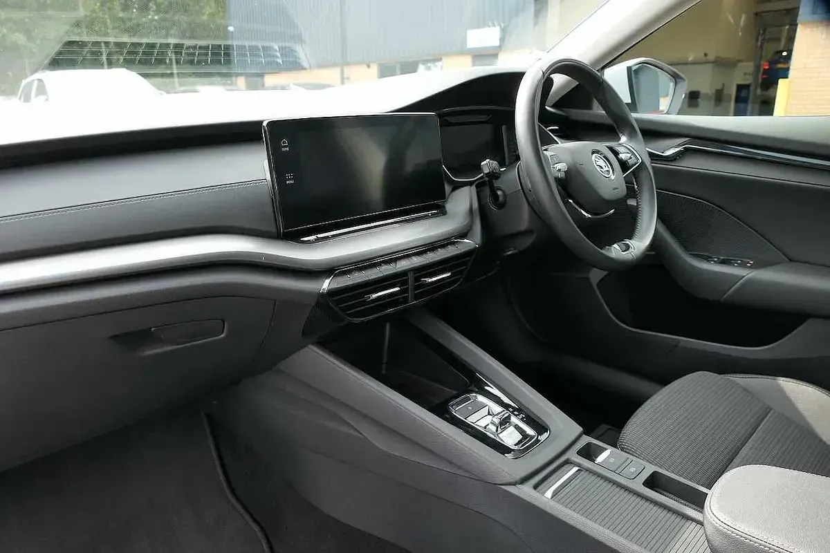 Used Skoda Octavia SE Technology 110 HP (80 kW) 2022 White Estate