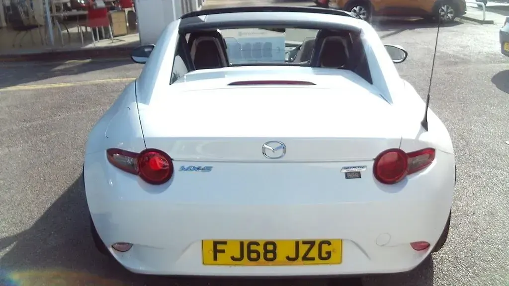 Used Mazda MX5 160 HP (117 kW) 2018 White Cabriolet