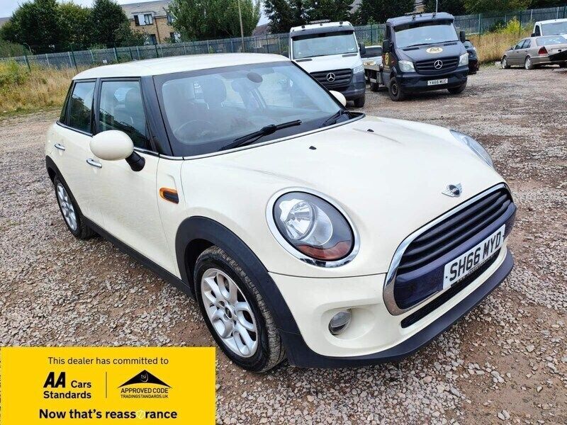 White Used 2016 Mini Cooper Hatch Hatchback | £6,380 (Super price) - Image 1/2