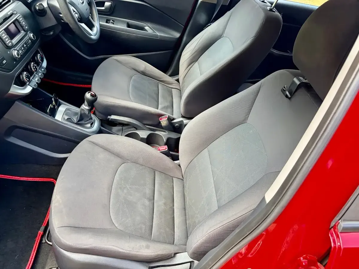 Used Kia Rio 84 HP (61 kW) 2013 Red Hatchback