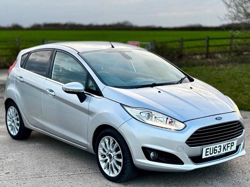 Used Ford Fiesta Titanium X 125 HP (91 kW) 2013 Silver Hatchback