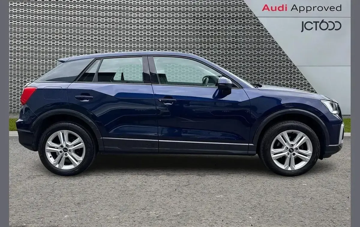 Usado Audi Q2 Sport 113 HP (83 kW) 2022 Azul SUV