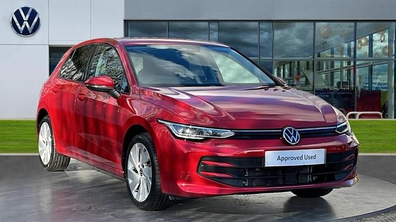 New VW Golf VIII Match 115 HP (84 kW) 2025 Kings red premium metallic