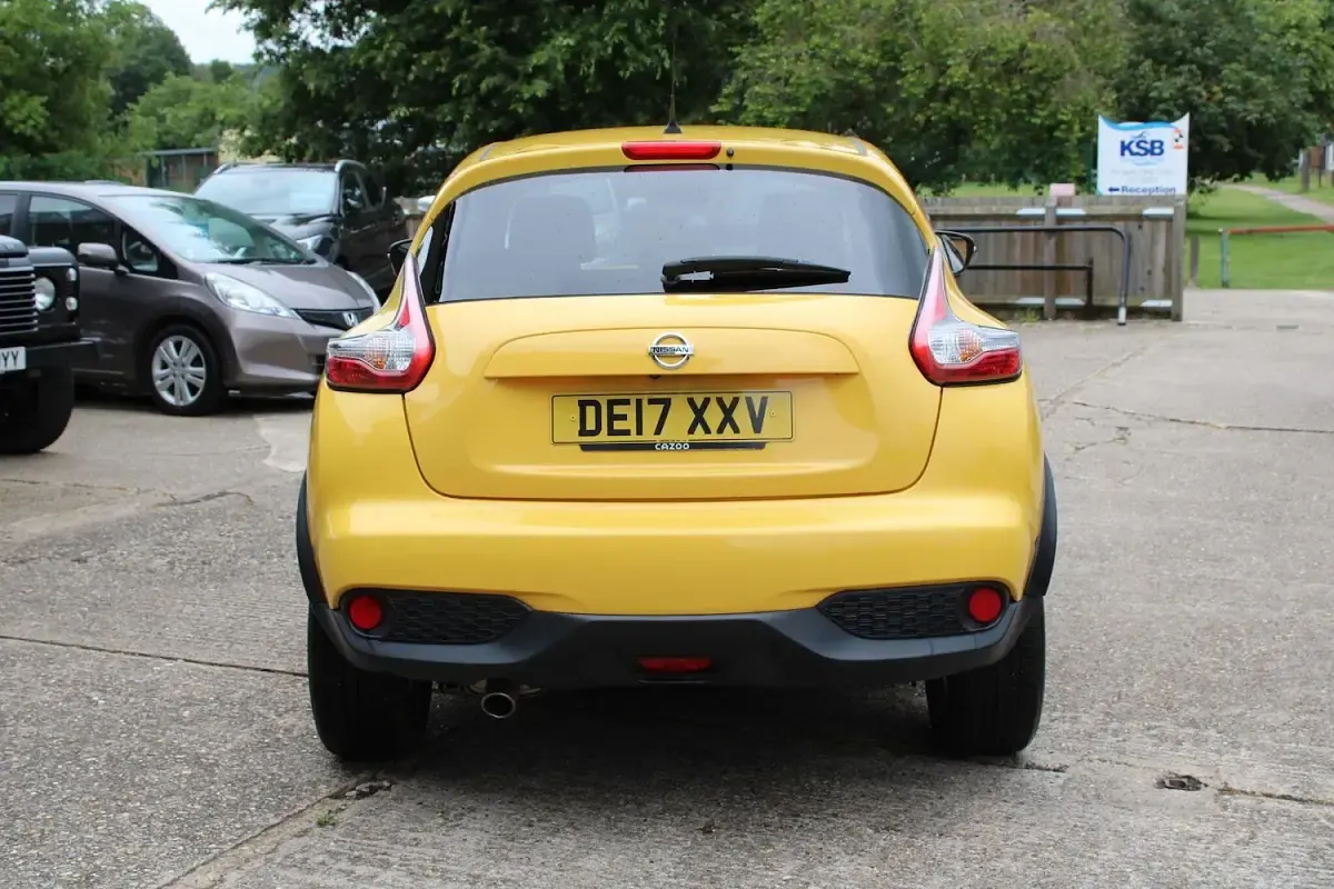 Used Nissan Juke Tekna 110 HP (80 kW) 2017 Yellow SUV