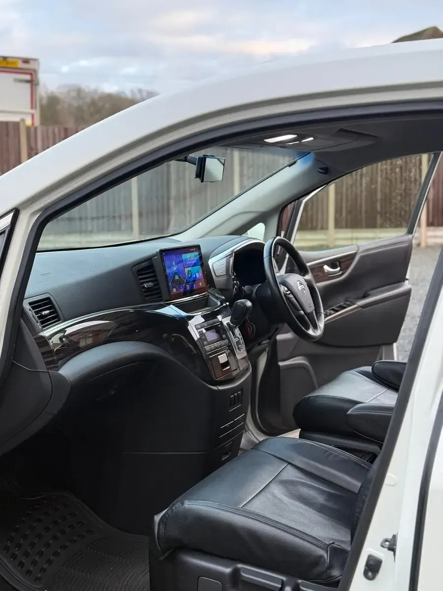 Usado Nissan Elgrand 2025 Blanco Monovolumen