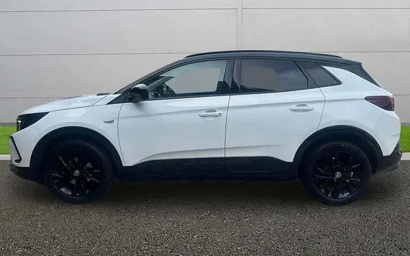 Used Vauxhall Grandland X 131 HP (96 kW) 2023 White SUV