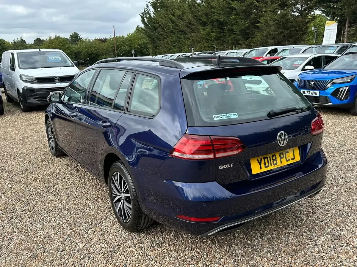 Used VW Golf VII SE 115 HP (84 kW) 2018 Blue Estate