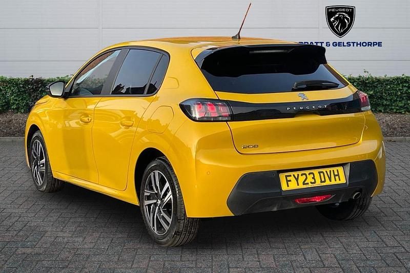 Used Peugeot 208 Active+ 99 HP (72 kW) 2023 Yellow Hatchback