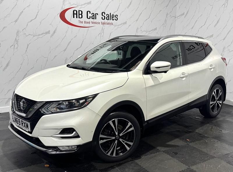 White Used 2019 Nissan Qashqai N-Connecta SUV | £15,499 (Fair price) - Image 1/3
